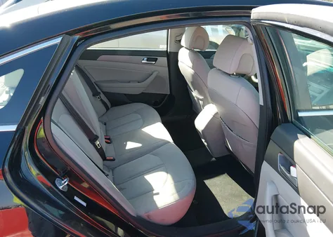 2016 Hyundai Sonata Hybrid Se z USA, uszkodzony, nr VIN KMHE24L10GA013889